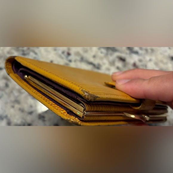 Authentic LV EPI Kisslock leather wallet (yellow color/purple interior) - Picture 10 of 17